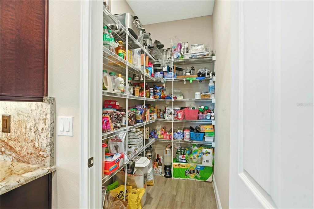 Activo con contrato: $765,000 (4 camas, 3 baños, 3156 Pies cuadrados)