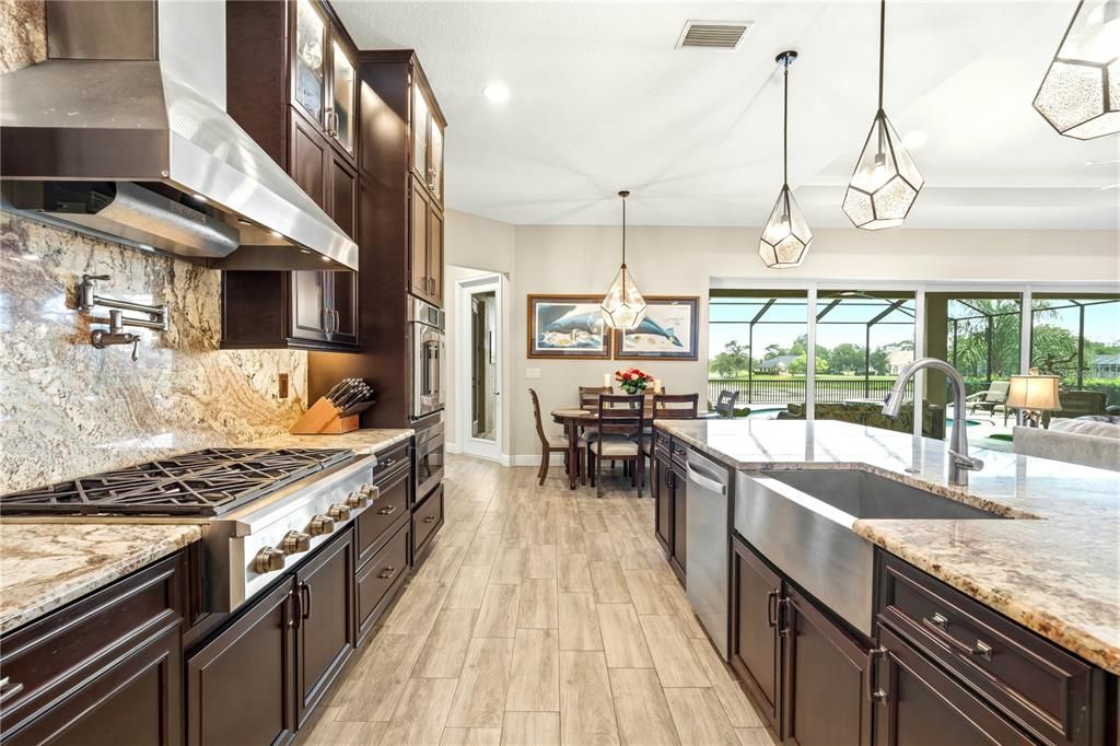 Activo con contrato: $765,000 (4 camas, 3 baños, 3156 Pies cuadrados)