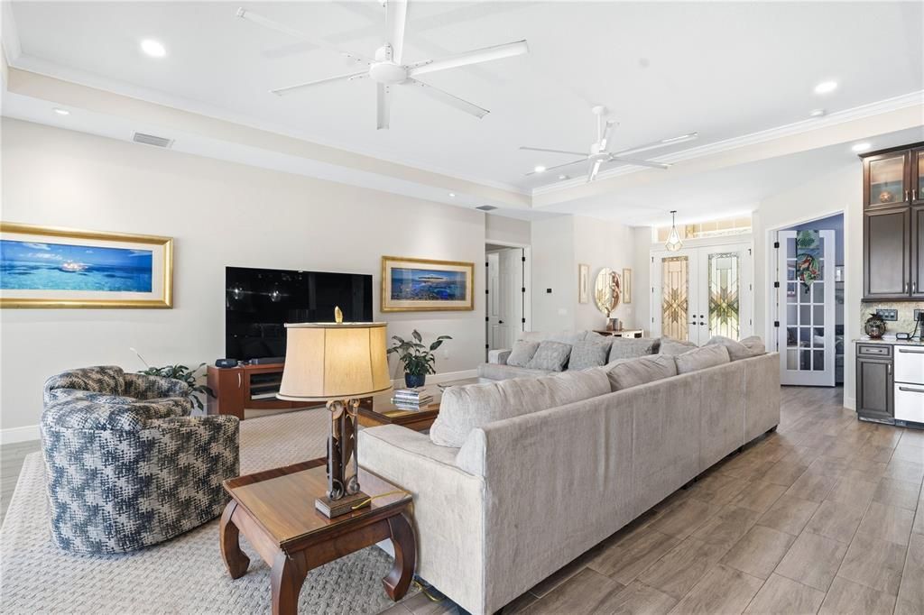 Activo con contrato: $765,000 (4 camas, 3 baños, 3156 Pies cuadrados)