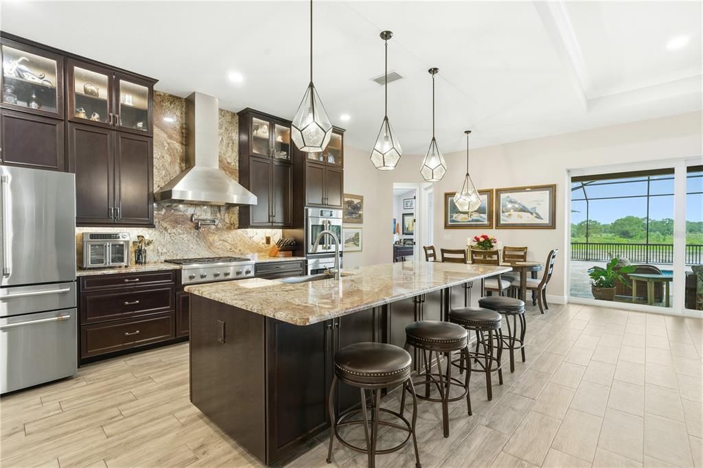 Activo con contrato: $765,000 (4 camas, 3 baños, 3156 Pies cuadrados)