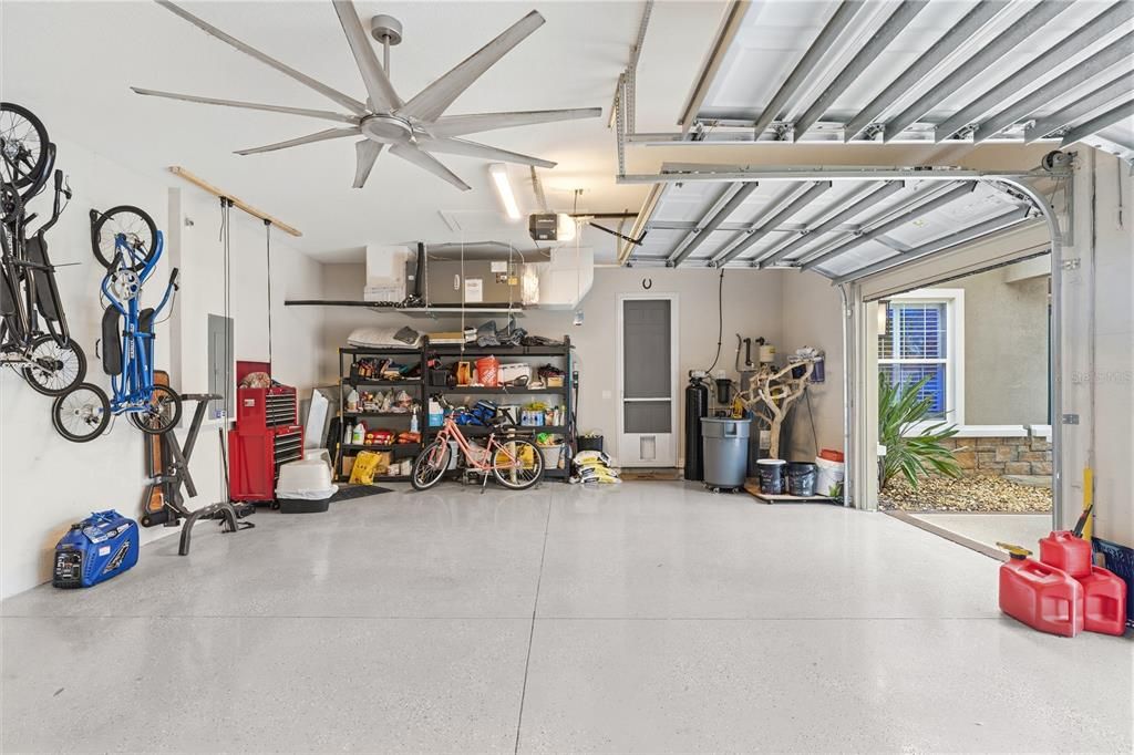Activo con contrato: $765,000 (4 camas, 3 baños, 3156 Pies cuadrados)