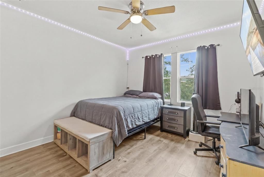 На продажу: $424,999 (4 спален, 2 ванн, 2381 Квадратных фут)