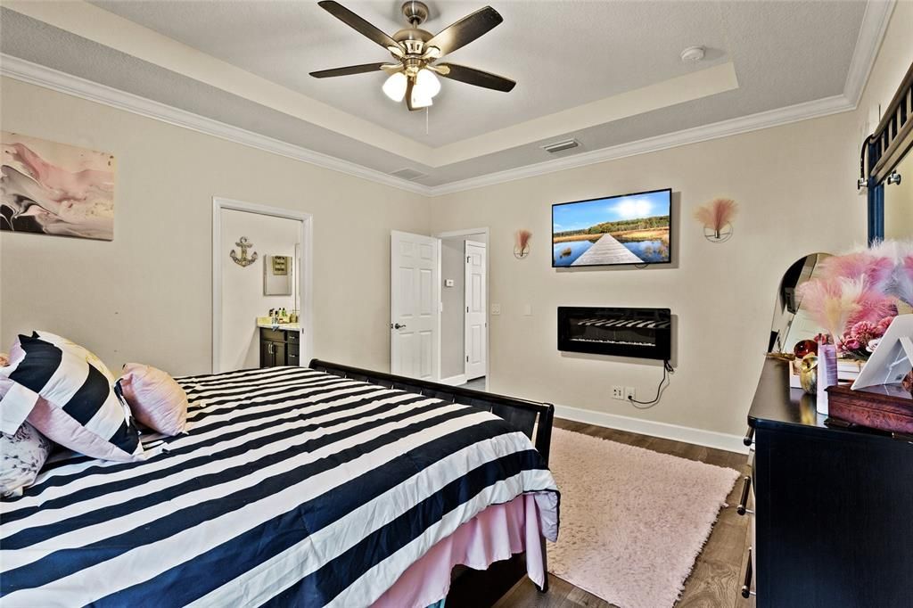 На продажу: $424,999 (4 спален, 2 ванн, 2381 Квадратных фут)