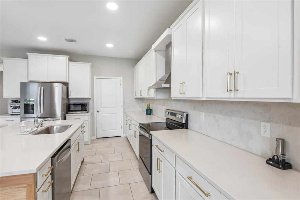 For Sale: $559,999 (4 beds, 3 baths, 3278 Square Feet)