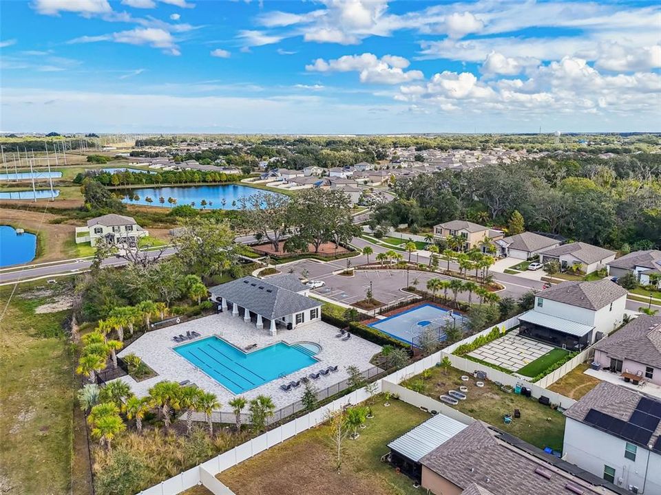 En Venta: $415,000 (4 camas, 2 baños, 2439 Pies cuadrados)