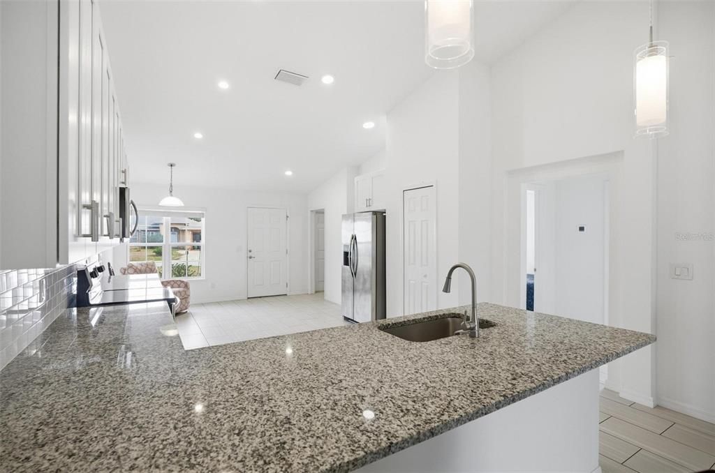В аренду: $1,795 (3 спален, 2 ванн, 1369 Квадратных фут)