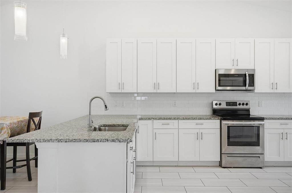 В аренду: $1,795 (3 спален, 2 ванн, 1369 Квадратных фут)