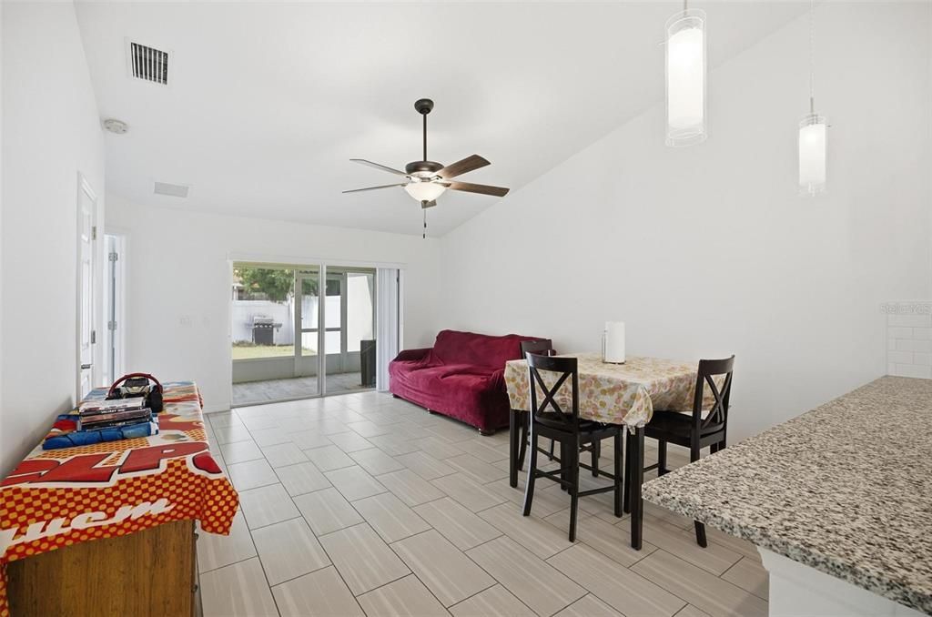 В аренду: $1,795 (3 спален, 2 ванн, 1369 Квадратных фут)