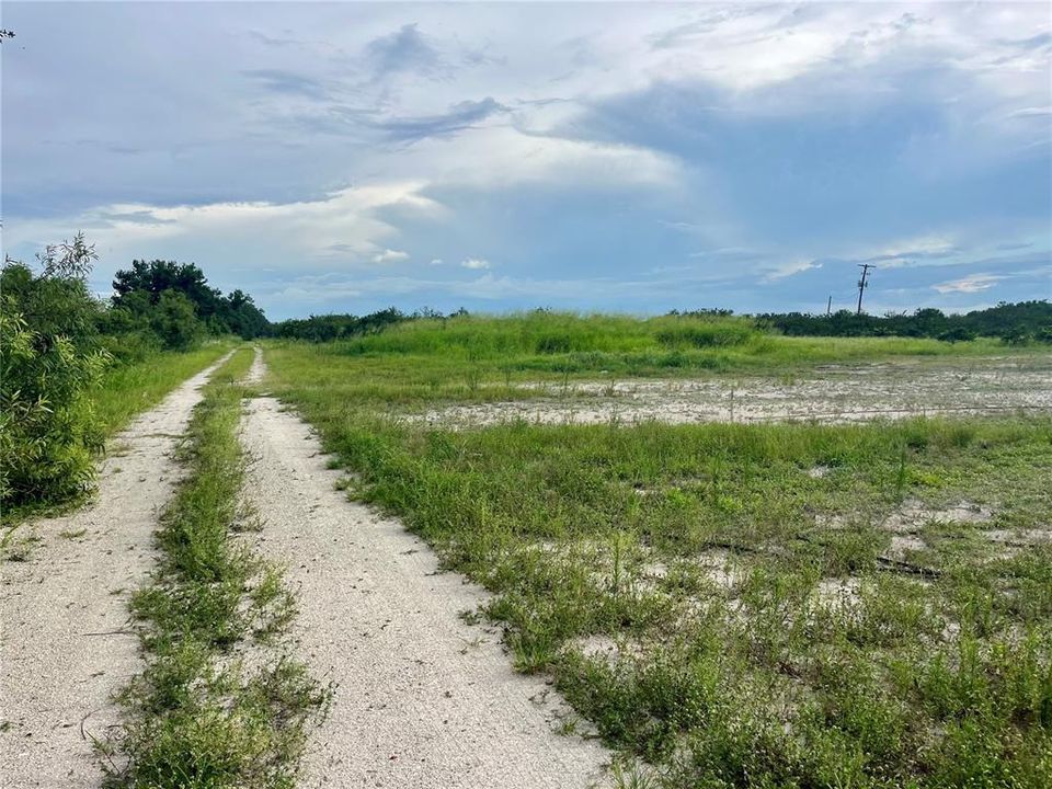 En Venta: $325,000 (24.88 acres)