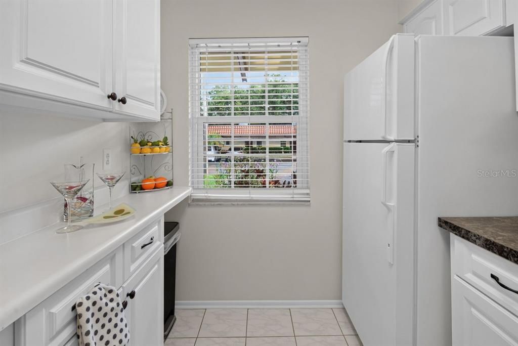 For Sale: $164,900 (2 beds, 1 baths, 875 Square Feet)