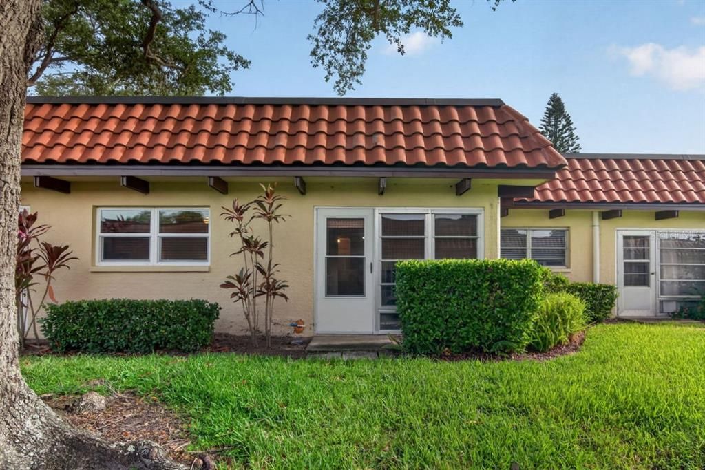 For Sale: $164,900 (2 beds, 1 baths, 875 Square Feet)