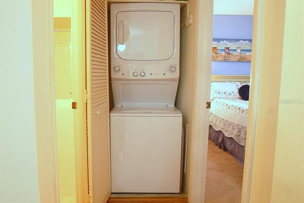 For Sale: $164,900 (2 beds, 1 baths, 875 Square Feet)