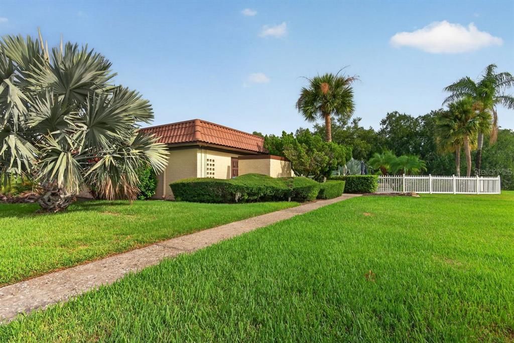 For Sale: $164,900 (2 beds, 1 baths, 875 Square Feet)