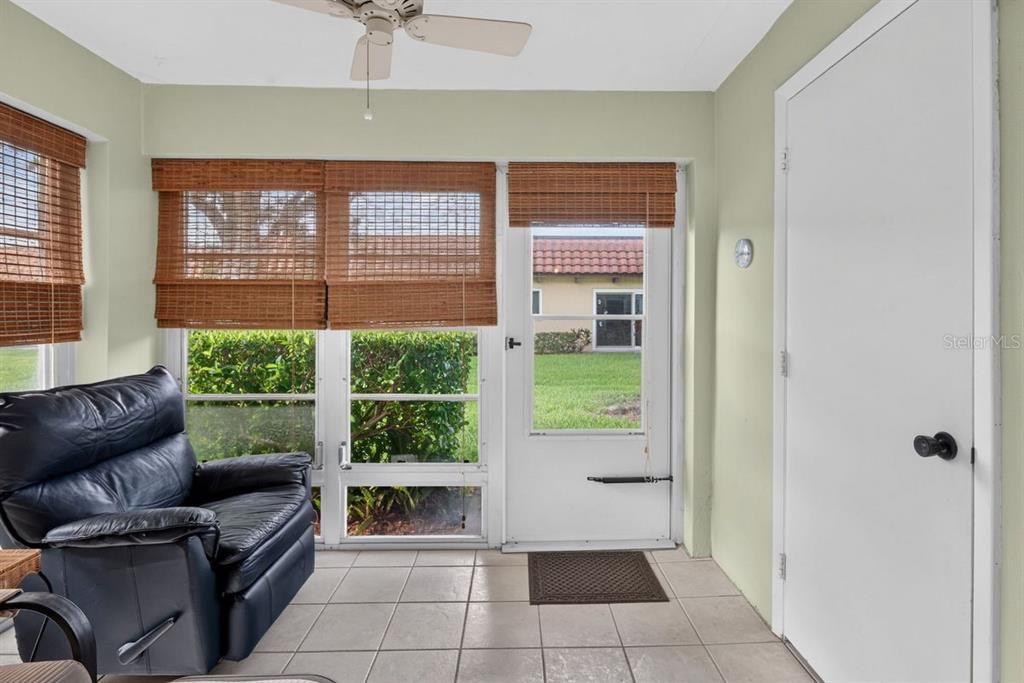 For Sale: $164,900 (2 beds, 1 baths, 875 Square Feet)