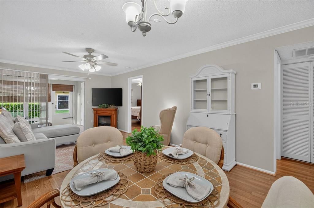 For Sale: $164,900 (2 beds, 1 baths, 875 Square Feet)