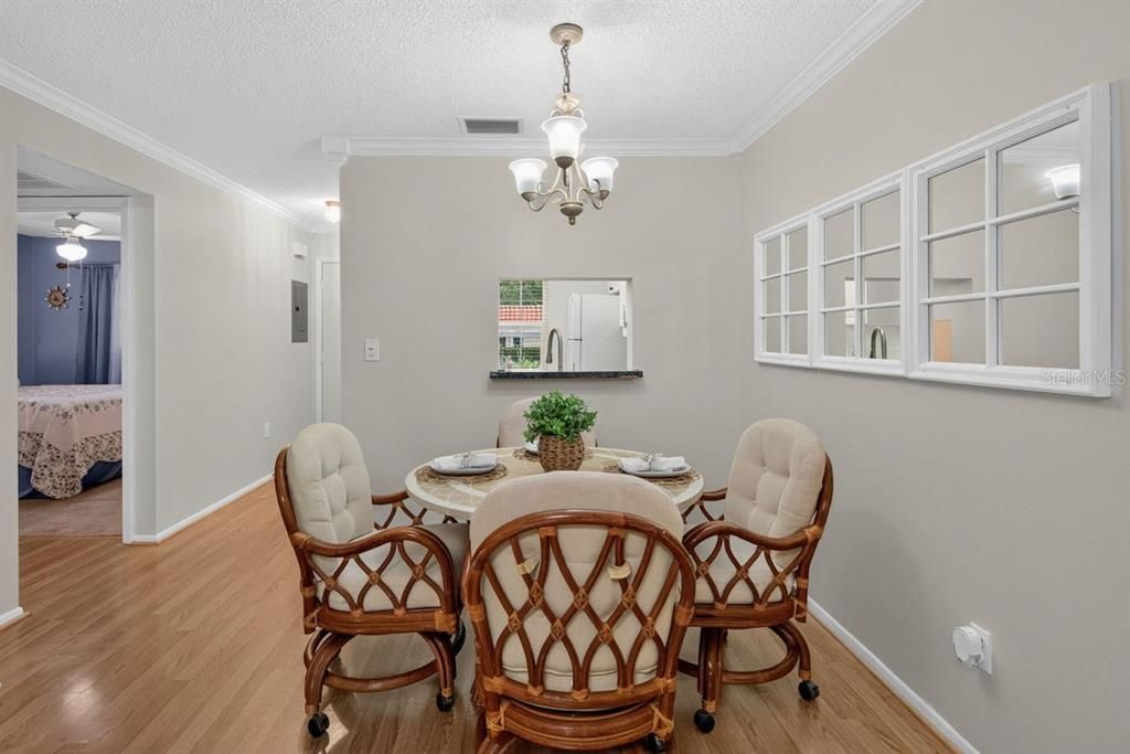 For Sale: $164,900 (2 beds, 1 baths, 875 Square Feet)