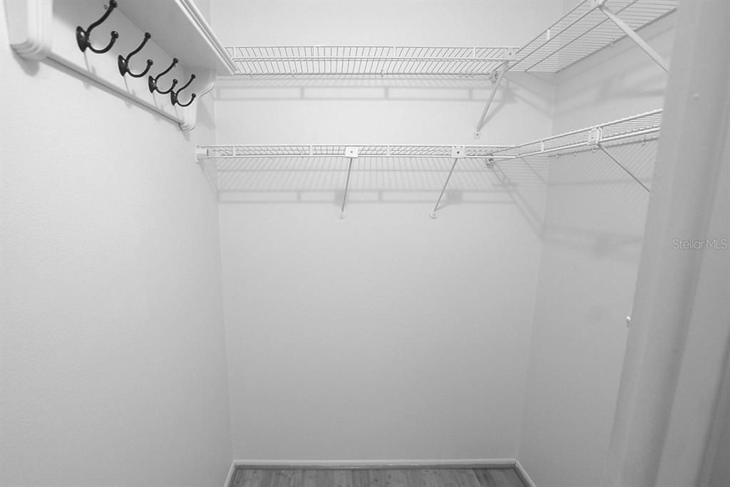 For Sale: $164,900 (2 beds, 1 baths, 875 Square Feet)