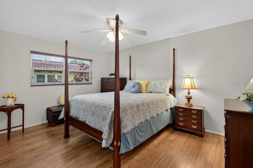 For Sale: $164,900 (2 beds, 1 baths, 875 Square Feet)
