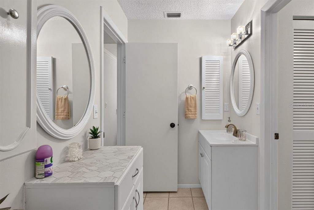 For Sale: $164,900 (2 beds, 1 baths, 875 Square Feet)