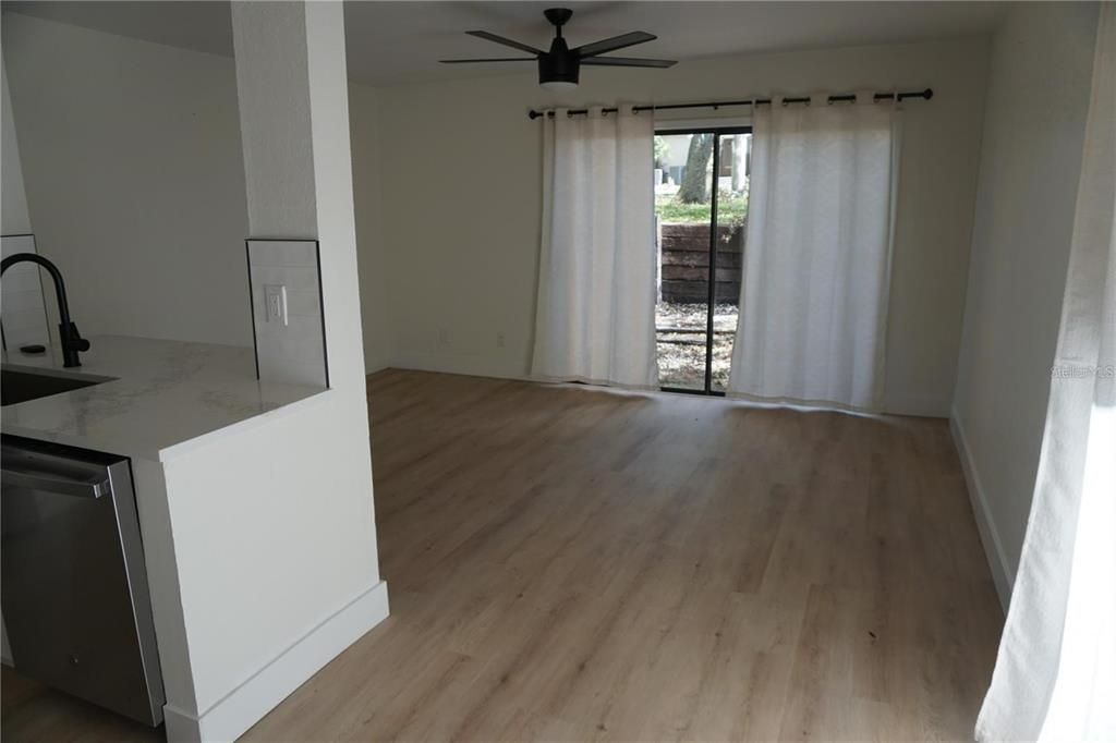 For Rent: $1,950 (2 beds, 2 baths, 1120 Square Feet)