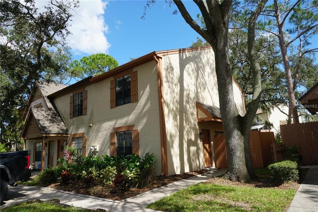 For Rent: $1,950 (2 beds, 2 baths, 1120 Square Feet)