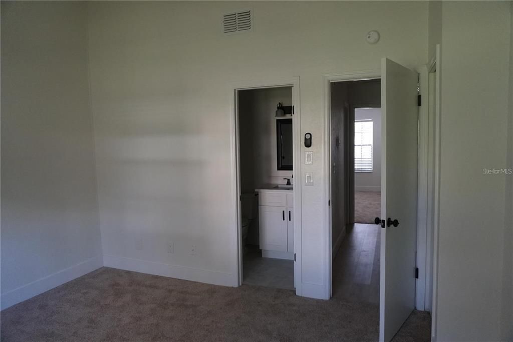 For Rent: $1,950 (2 beds, 2 baths, 1120 Square Feet)