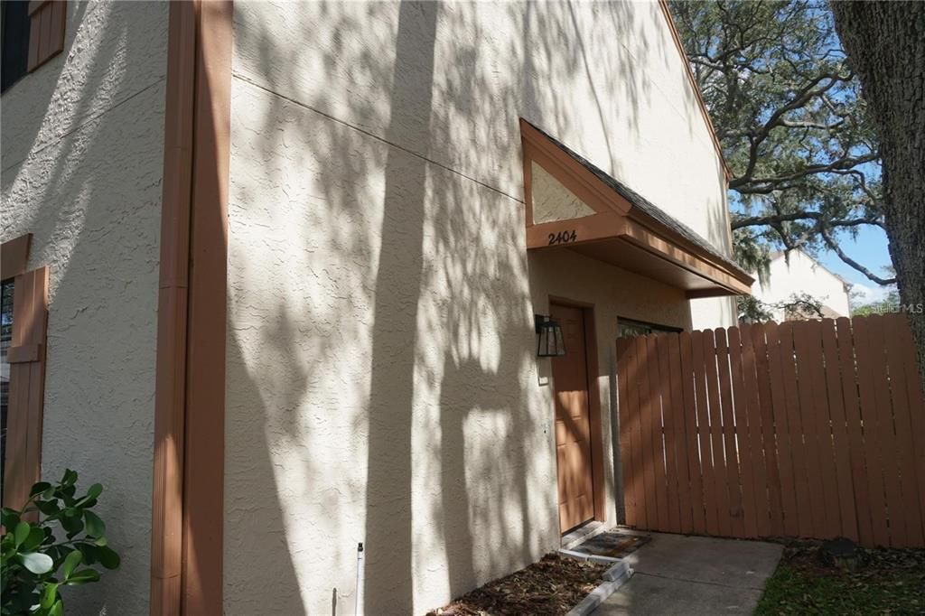 For Rent: $1,950 (2 beds, 2 baths, 1120 Square Feet)