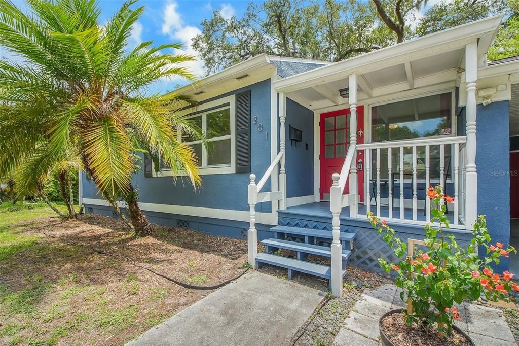 For Sale: $450,000 (2 beds, 1 baths, 886 Square Feet)