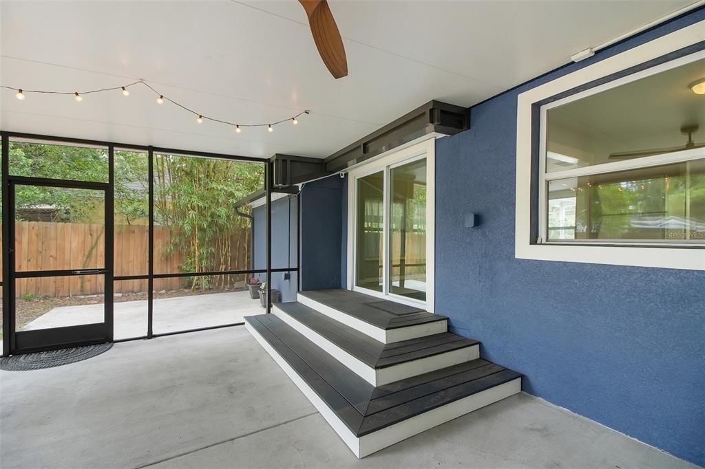 For Sale: $450,000 (2 beds, 1 baths, 886 Square Feet)