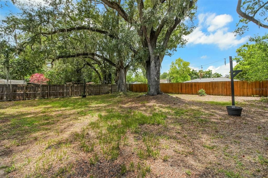 For Sale: $450,000 (2 beds, 1 baths, 886 Square Feet)