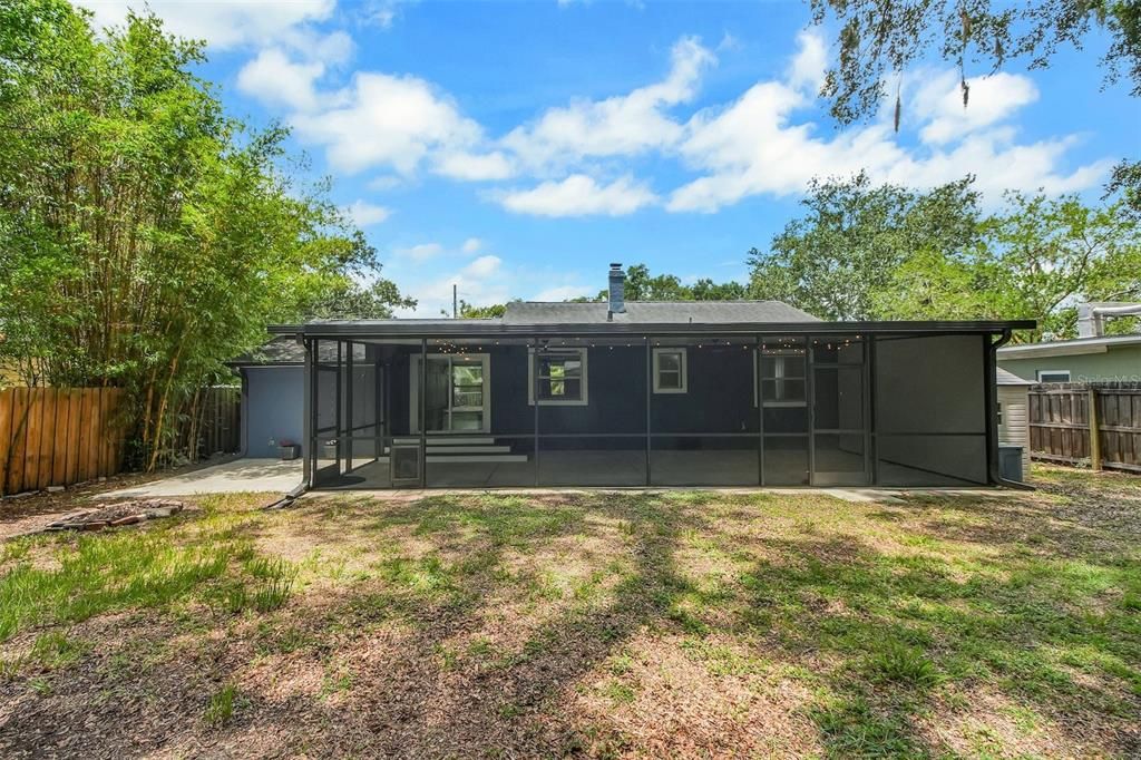 For Sale: $450,000 (2 beds, 1 baths, 886 Square Feet)