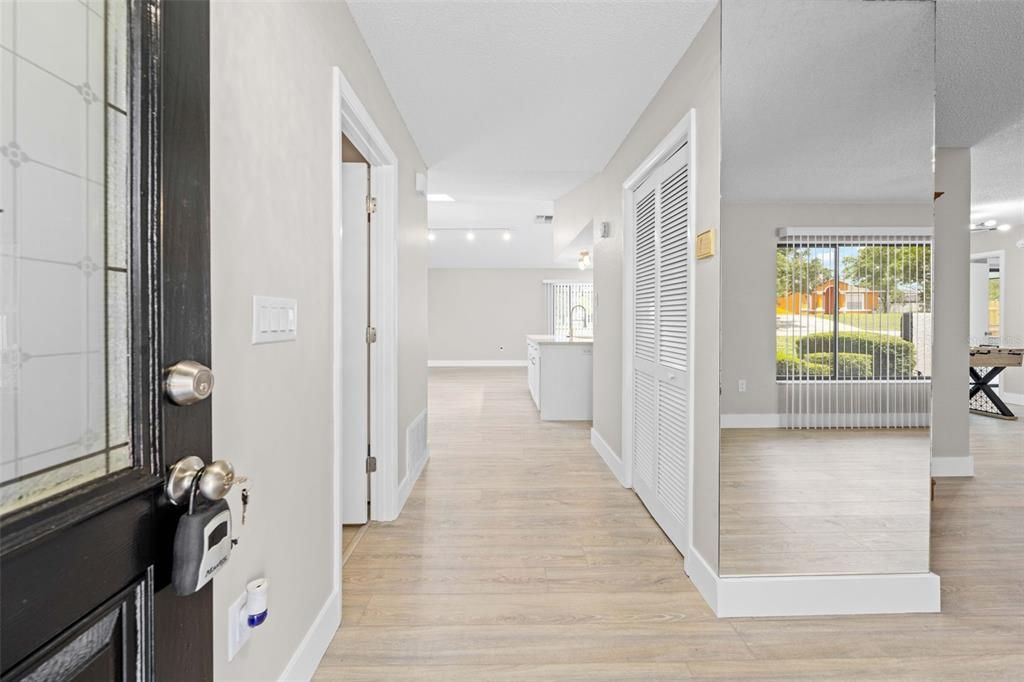 En Venta: $410,000 (4 camas, 2 baños, 2138 Pies cuadrados)
