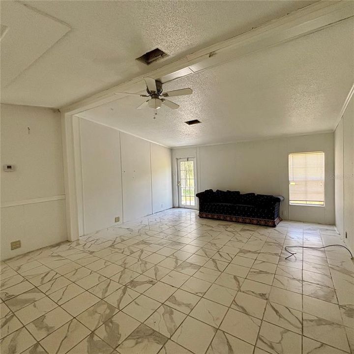 En Venta: $275,000 (3 camas, 2 baños, 1690 Pies cuadrados)