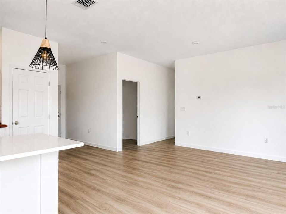 На продажу: $370,000 (4 спален, 3 ванн, 1738 Квадратных фут)
