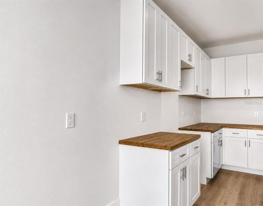 На продажу: $370,000 (4 спален, 3 ванн, 1738 Квадратных фут)
