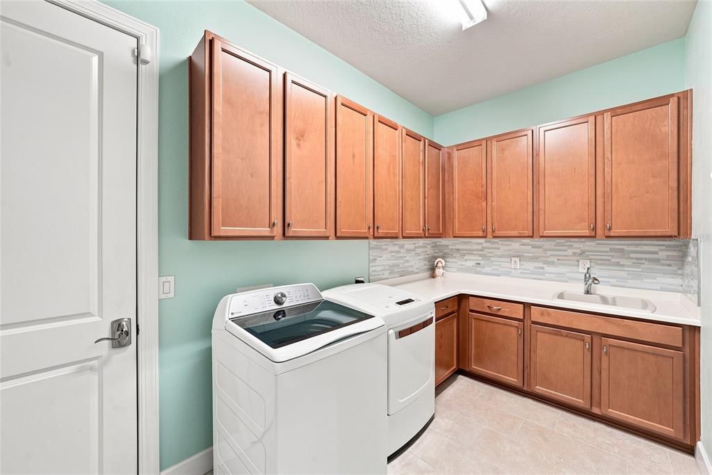 En Venta: $780,000 (3 camas, 3 baños, 2991 Pies cuadrados)