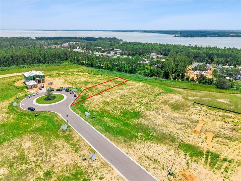 待售: $725,000 (0.45 acres)