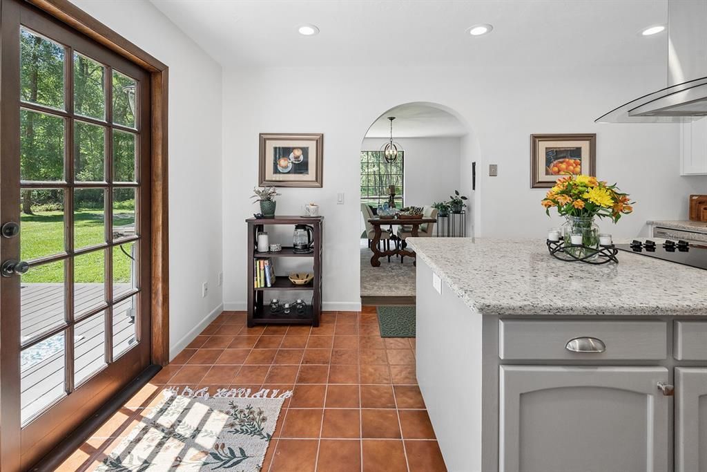 En Venta: $725,000 (5 camas, 4 baños, 2308 Pies cuadrados)