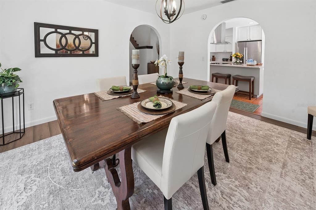 En Venta: $725,000 (5 camas, 4 baños, 2308 Pies cuadrados)