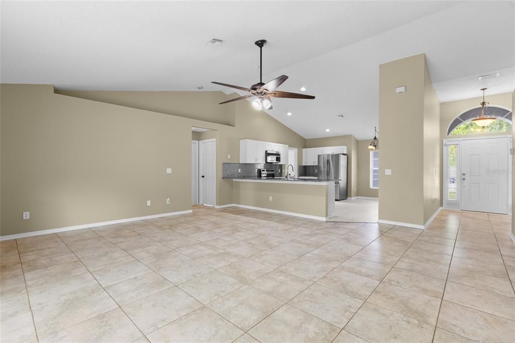 En Venta: $349,900 (4 camas, 2 baños, 1920 Pies cuadrados)