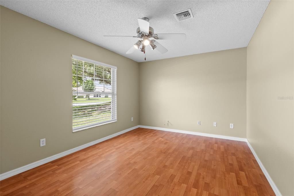 En Venta: $349,900 (4 camas, 2 baños, 1920 Pies cuadrados)