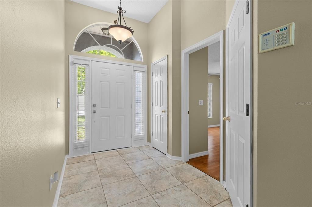 En Venta: $349,900 (4 camas, 2 baños, 1920 Pies cuadrados)