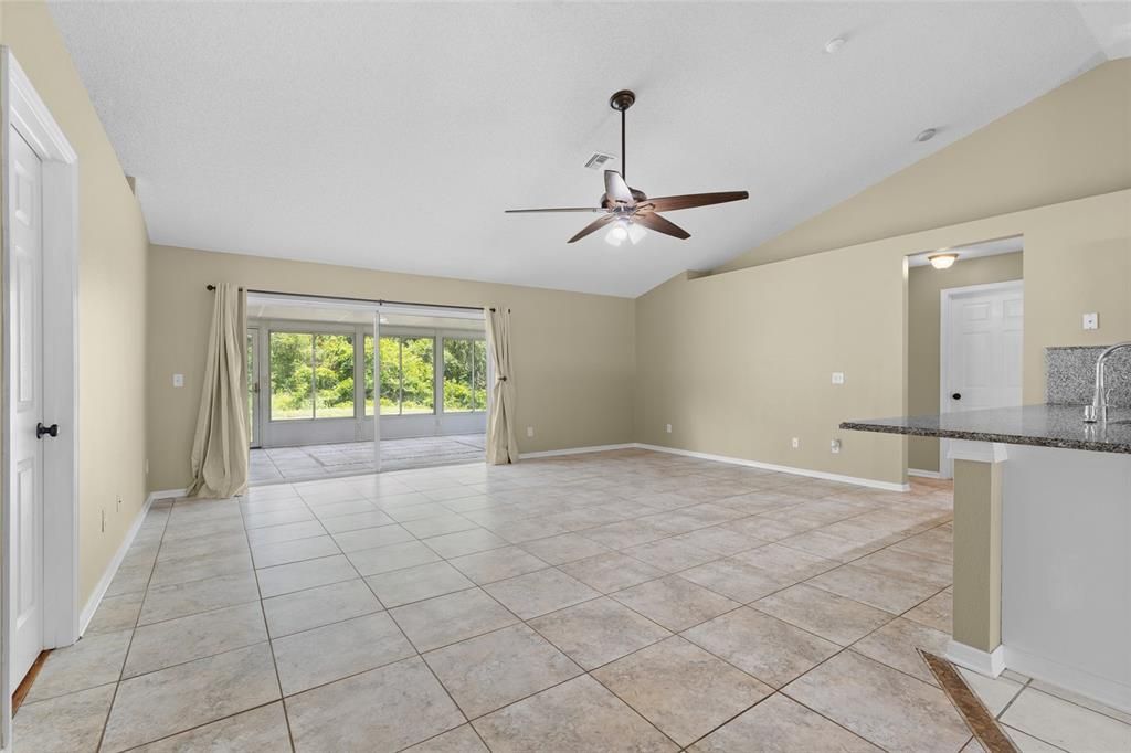 En Venta: $349,900 (4 camas, 2 baños, 1920 Pies cuadrados)