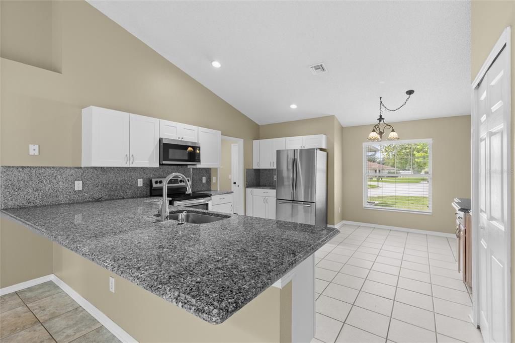 En Venta: $349,900 (4 camas, 2 baños, 1920 Pies cuadrados)