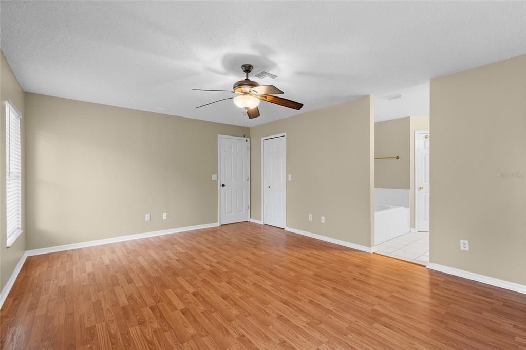 En Venta: $349,900 (4 camas, 2 baños, 1920 Pies cuadrados)