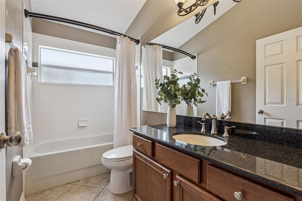 : $425,000 (3 спален, 2 ванн, 1806 Квадратных фут)