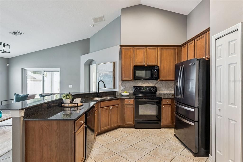 : $425,000 (3 спален, 2 ванн, 1806 Квадратных фут)