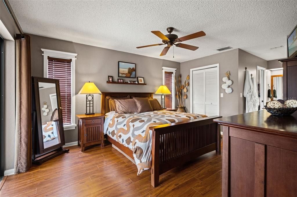 Active With Contract: $375,000 (3 beds, 2 baths, 1755 Square Feet)