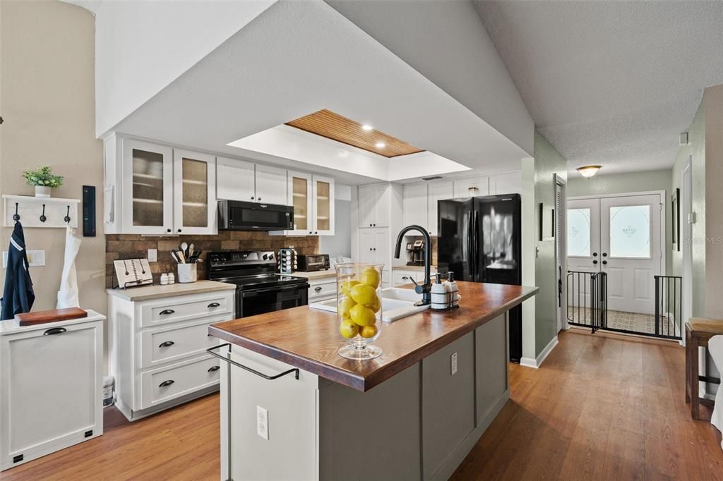 Active With Contract: $375,000 (3 beds, 2 baths, 1755 Square Feet)