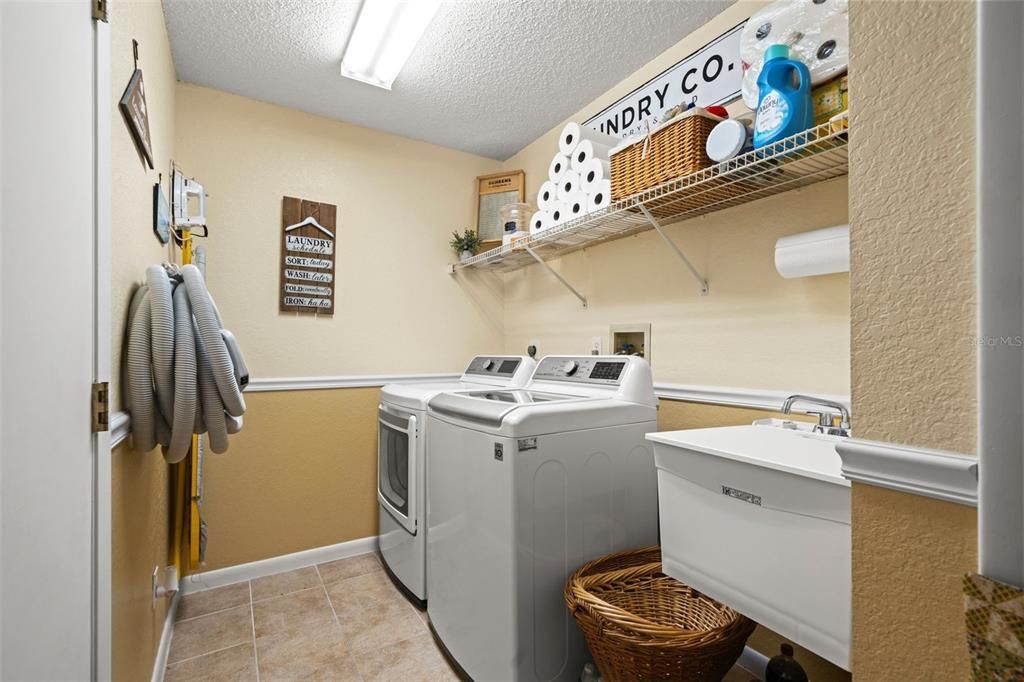 Active With Contract: $375,000 (3 beds, 2 baths, 1755 Square Feet)